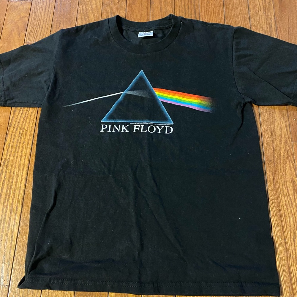 Pink Floyd shirt size M.